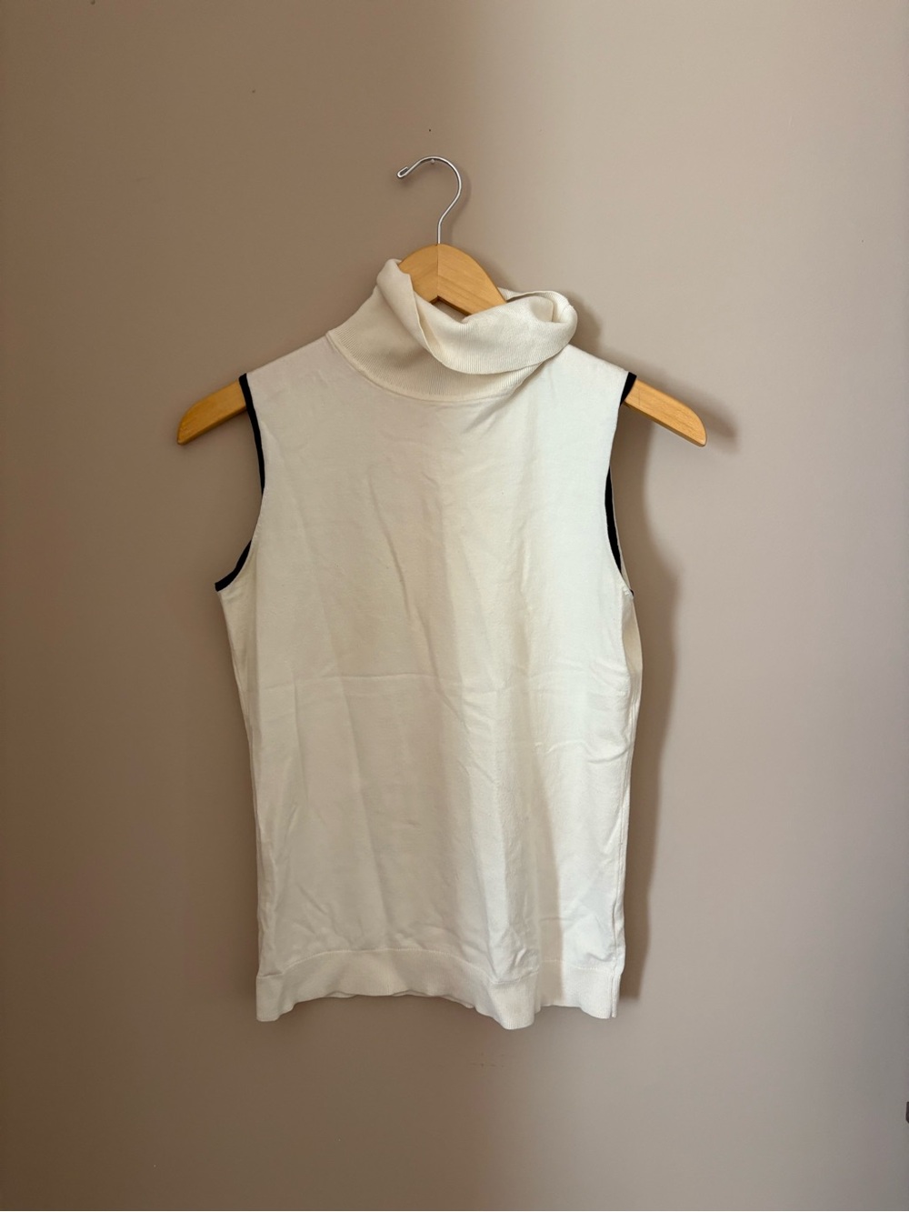 Talbots Cream Ribbed Turtleneck Sleeveless Top with black trim Sz SP - Picture 2 of 8